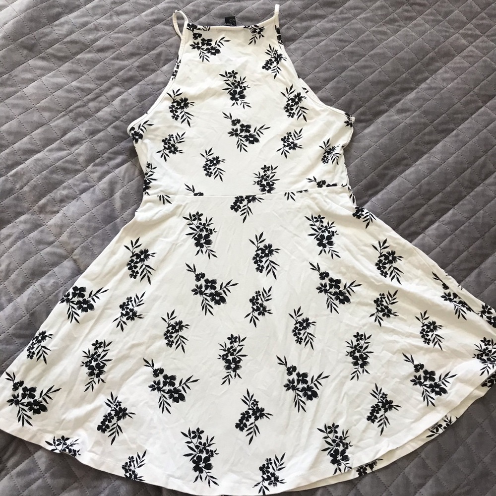 Cute Patterned Spring Dress - Picture 3 of 4